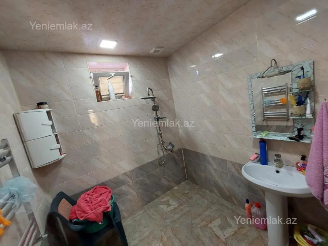 Satılır 6 otaqlı həyət evi 276 m²