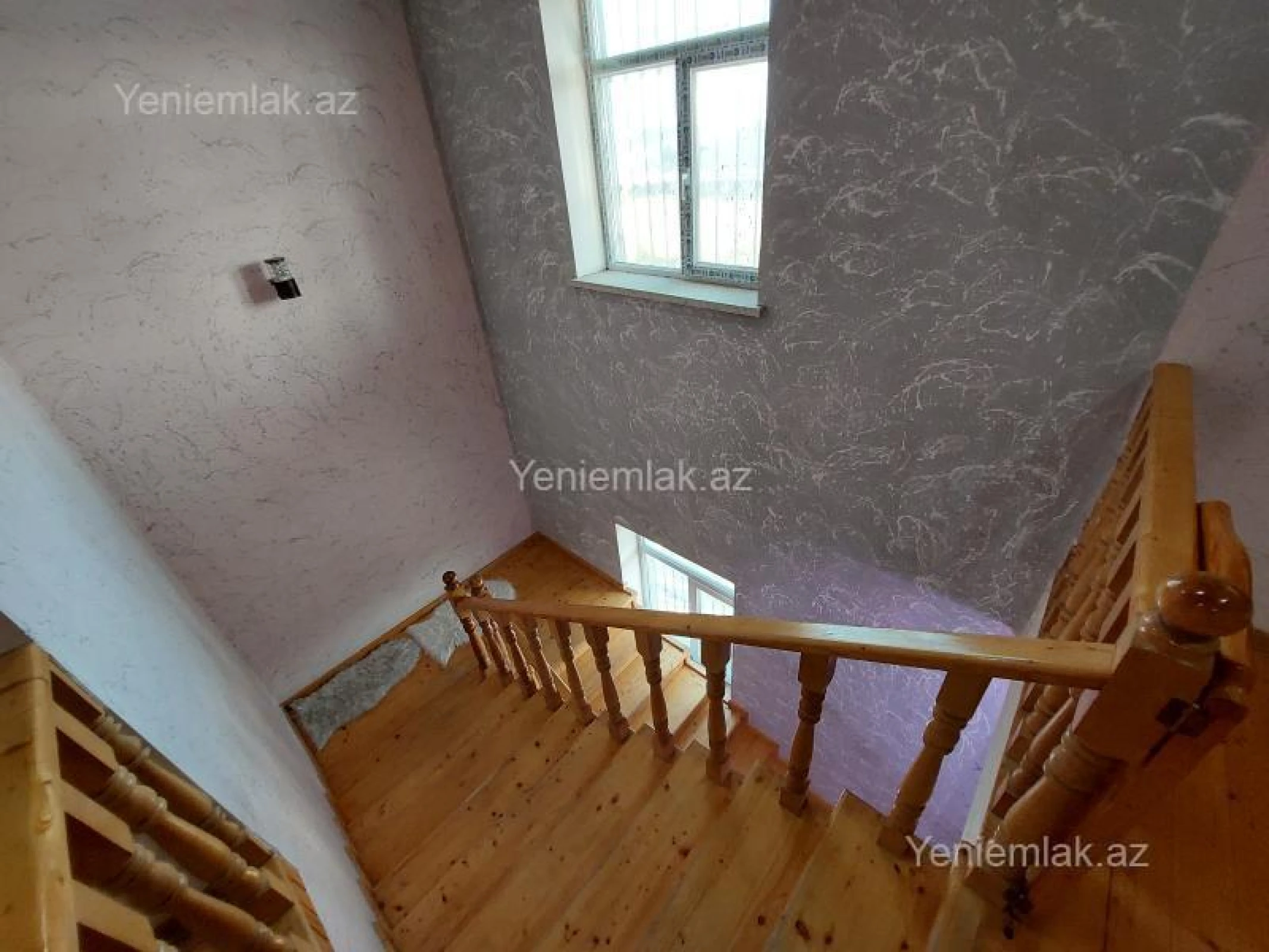 Satılır 6 otaqlı həyət evi 276 m²