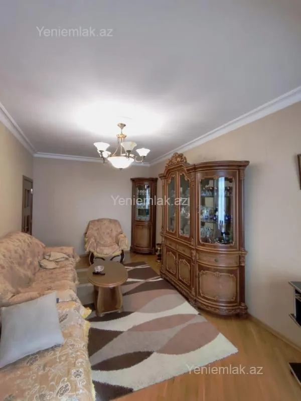 Satılır 4 otaqlı köhnə tikili 110 m²