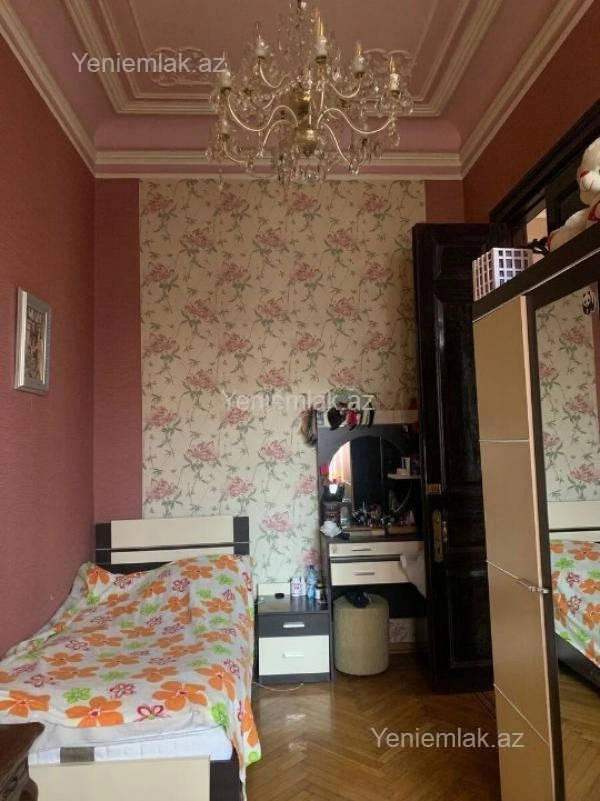 Satılır 6 otaqlı köhnə tikili 220 m²