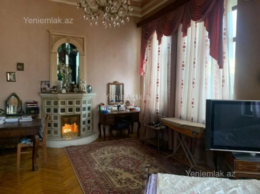 Satılır 6 otaqlı köhnə tikili 220 m²