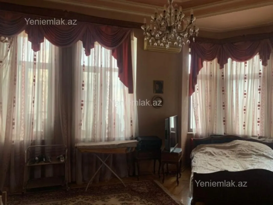 Satılır 6 otaqlı köhnə tikili 220 m²