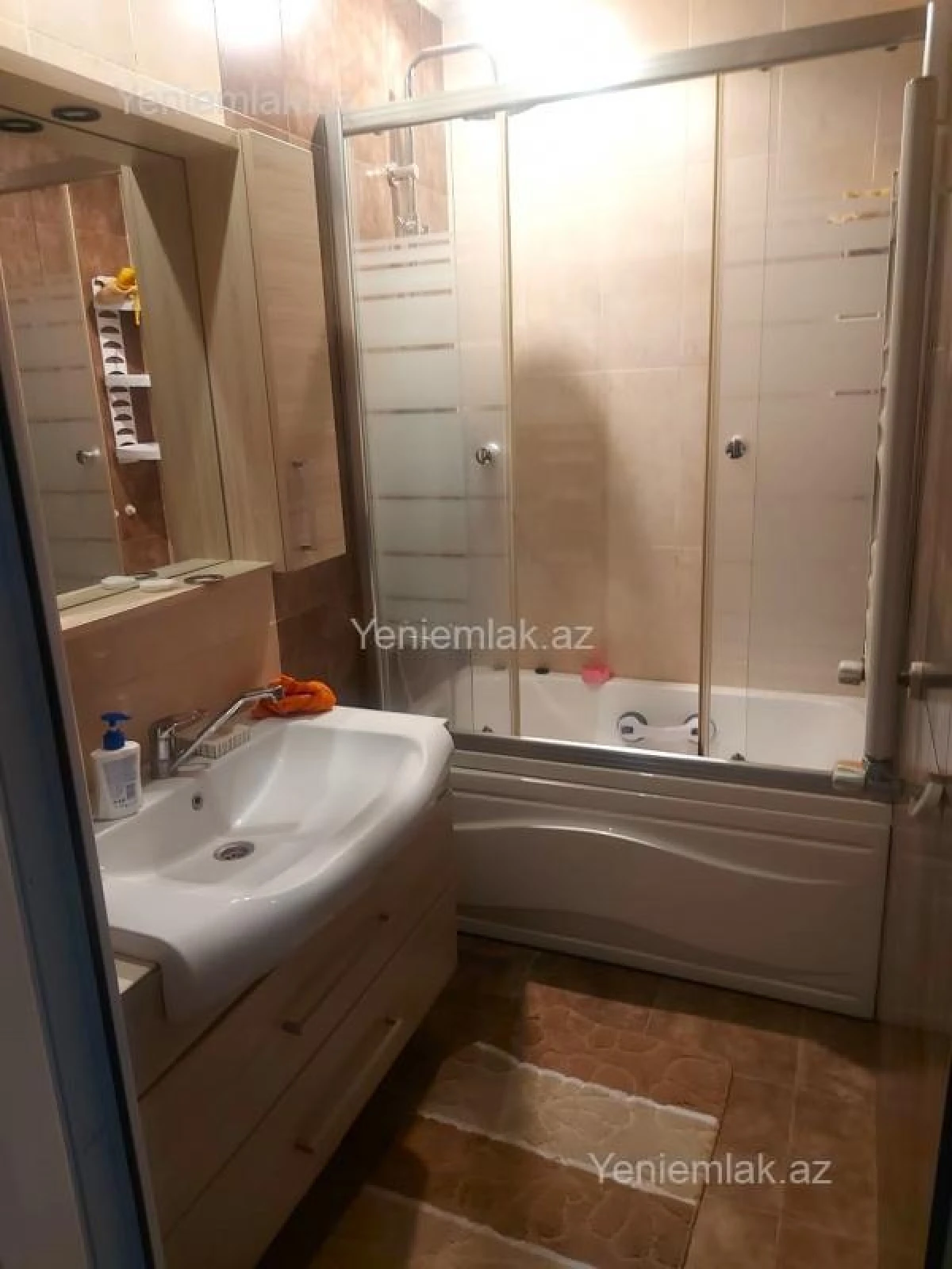 Satılır 3 otaqlı köhnə tikili 90 m²