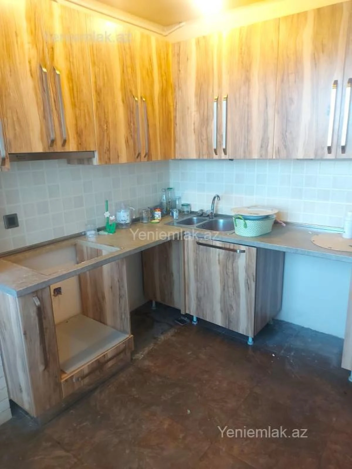 Satılır 3 otaqlı köhnə tikili 90 m²