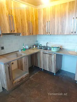 Satılır 3 otaqlı köhnə tikili 90 m²