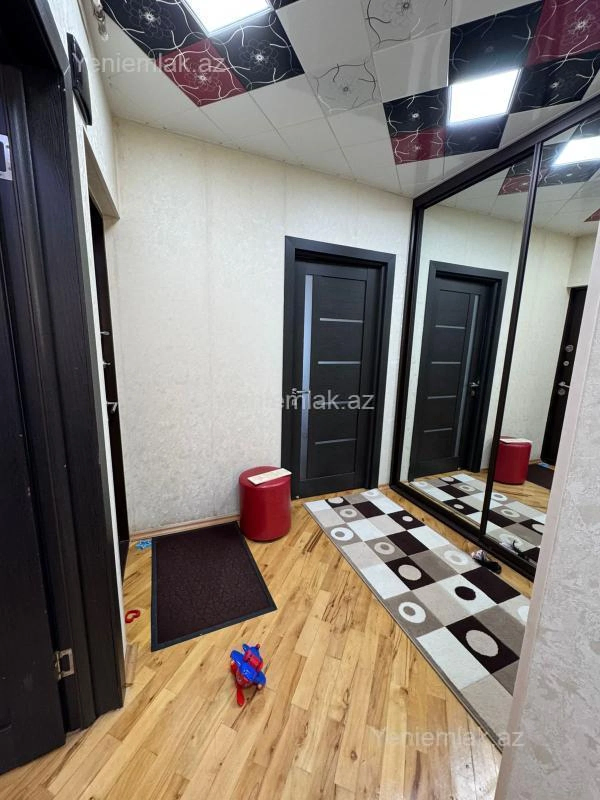 Satılır 2 otaqlı köhnə tikili 60 m²
