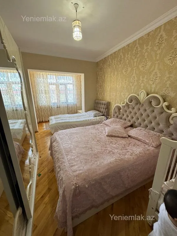 Satılır 2 otaqlı köhnə tikili 60 m²