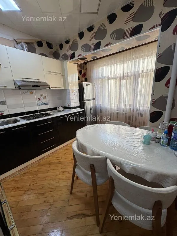 Satılır 2 otaqlı köhnə tikili 60 m²