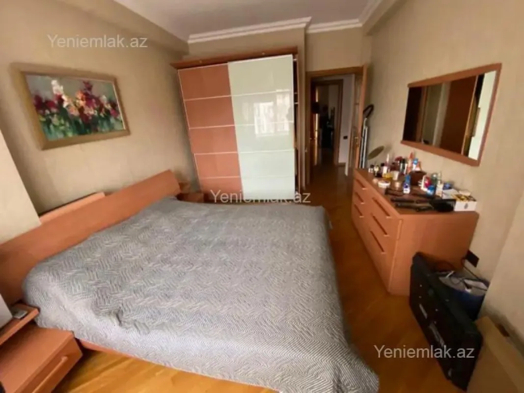 Satılır 3 otaqlı yeni tikili 140 m²
