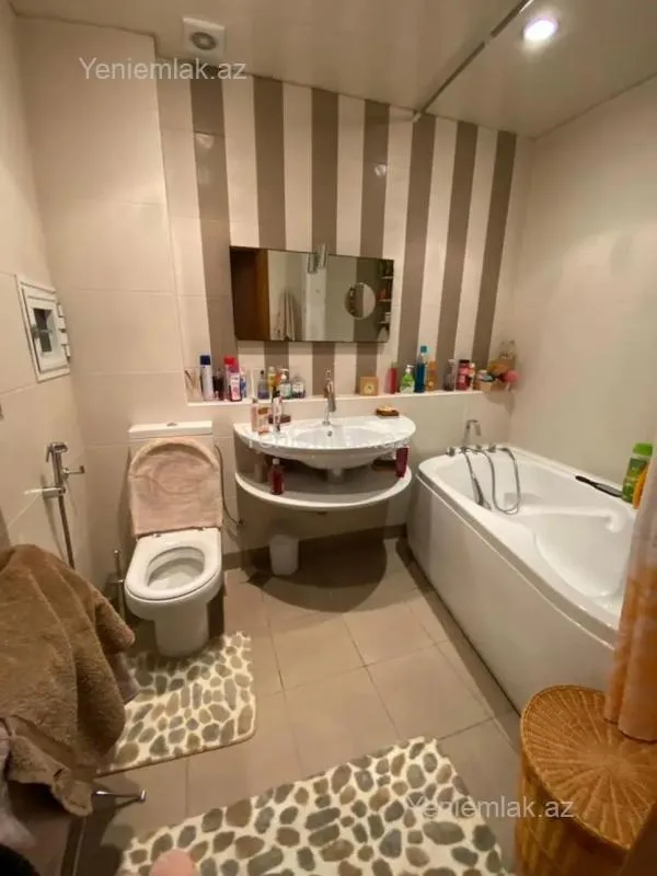 Satılır 3 otaqlı yeni tikili 140 m²