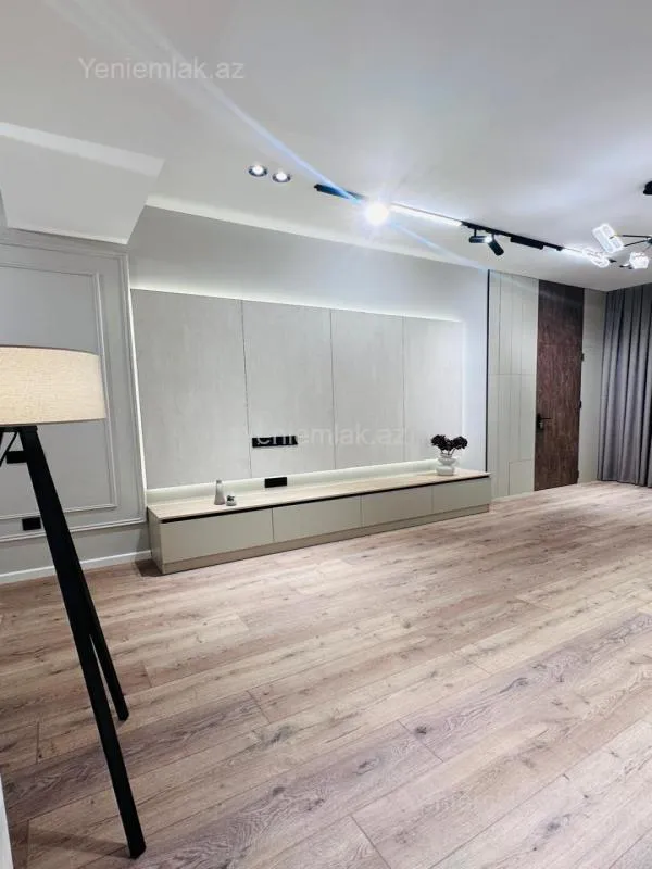 Satılır 3 otaqlı yeni tikili 90 m²