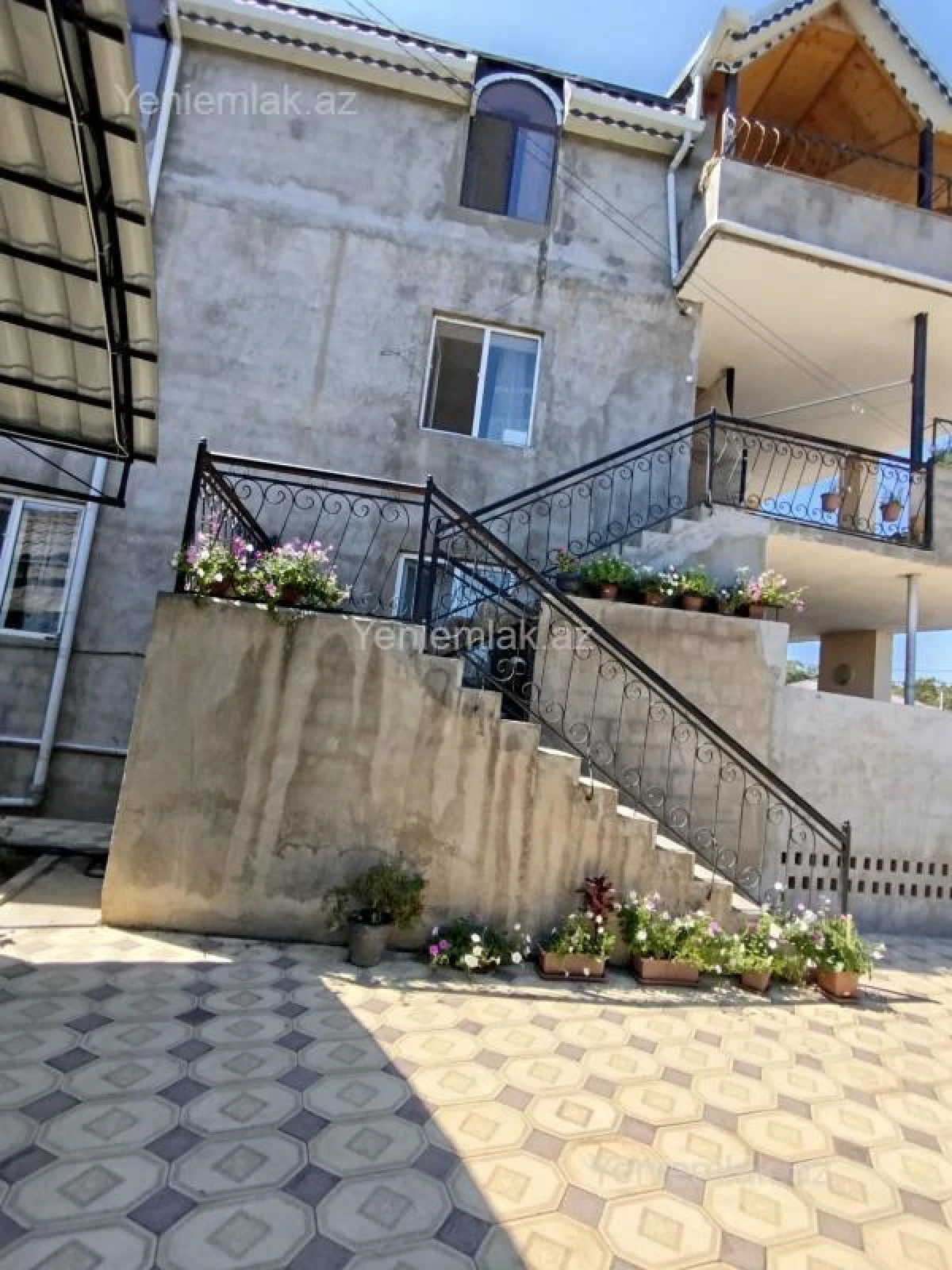 Satılır 13 otaqlı həyət evi 360 m²