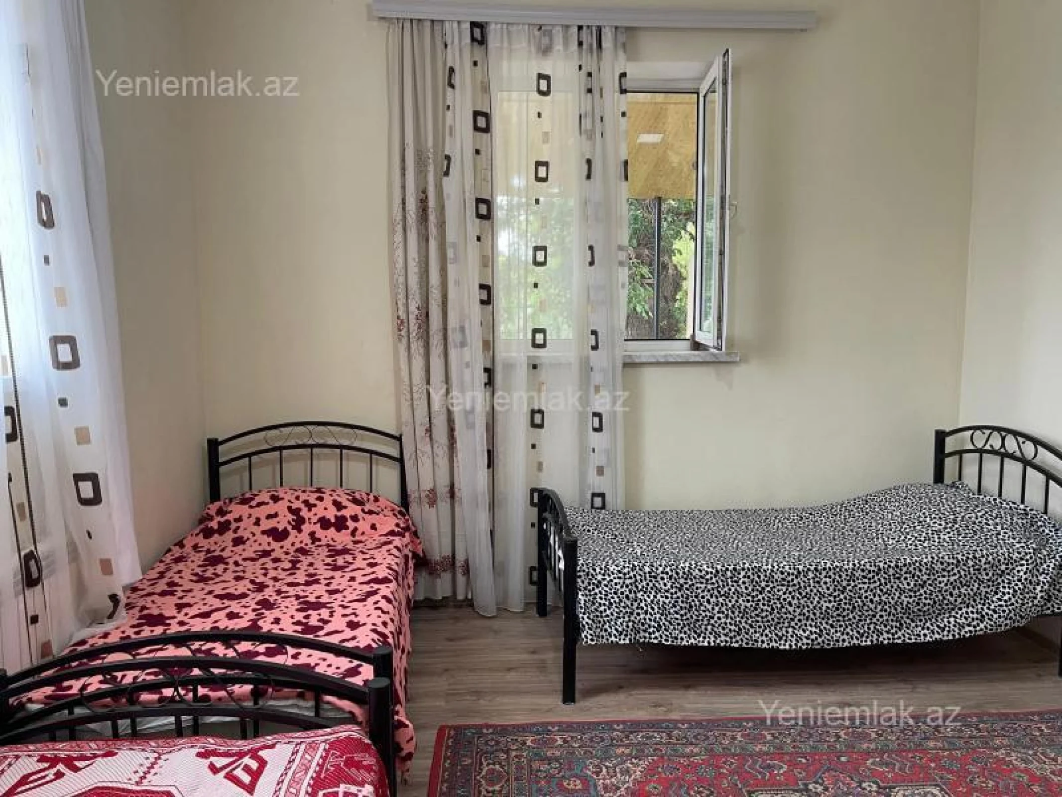 Satılır 13 otaqlı həyət evi 360 m²