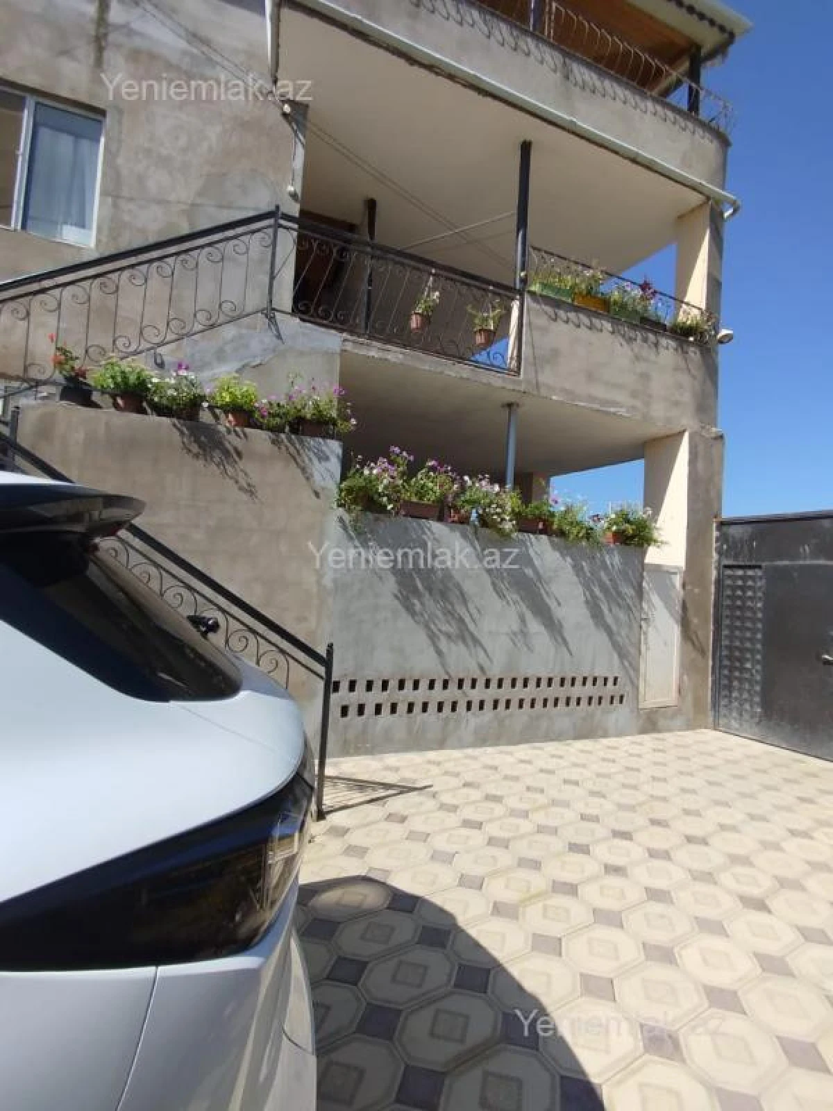 Satılır 13 otaqlı həyət evi 360 m²