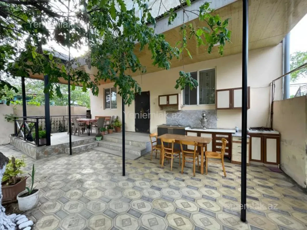 Satılır 13 otaqlı həyət evi 360 m²