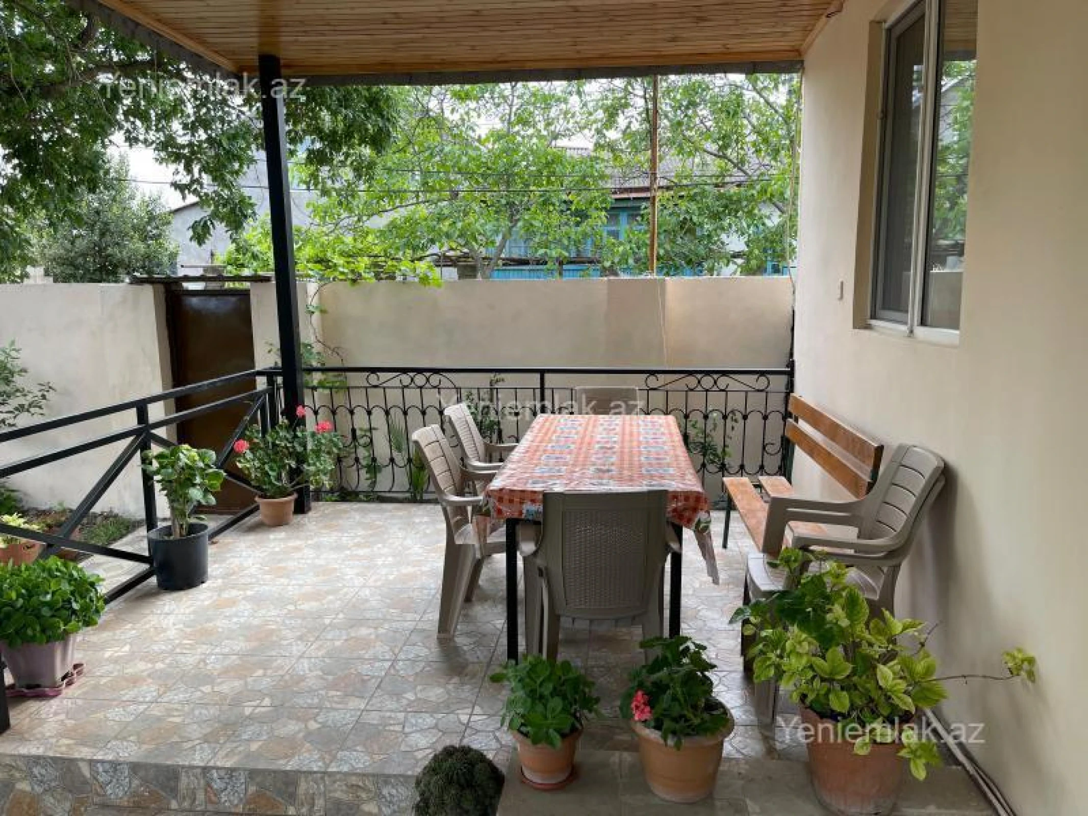 Satılır 13 otaqlı həyət evi 360 m²