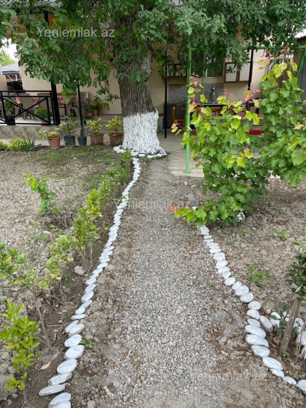 Satılır 13 otaqlı həyət evi 360 m²