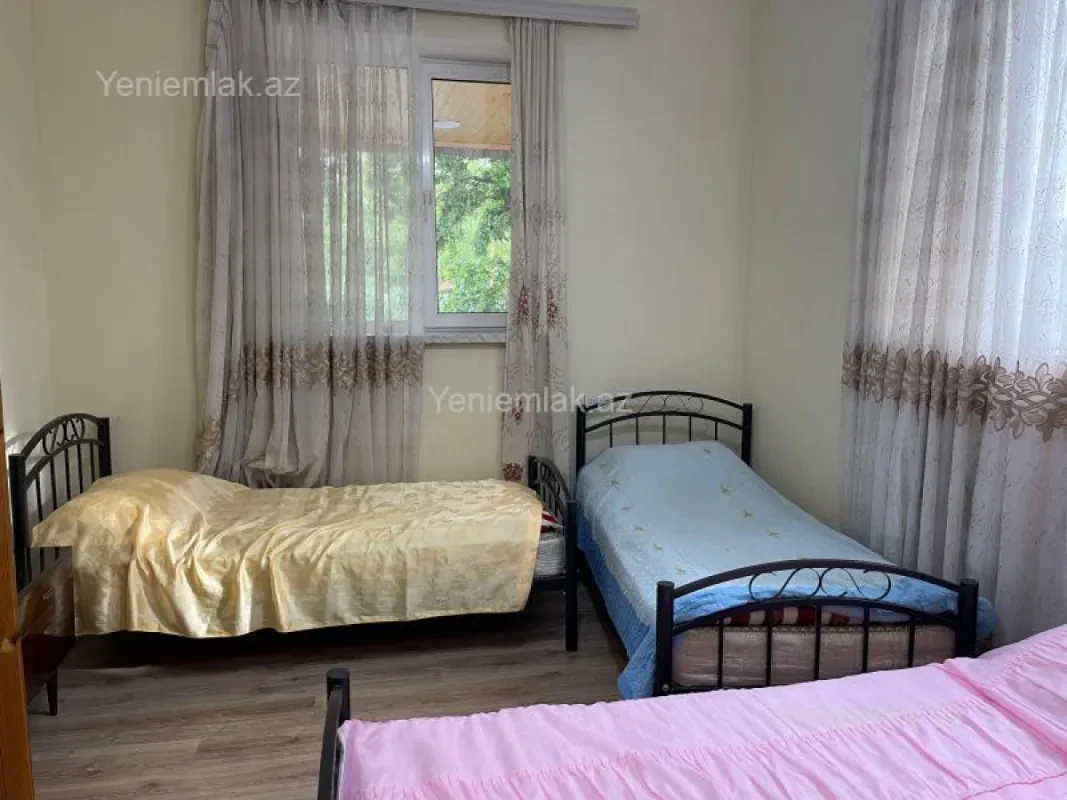 Satılır 13 otaqlı həyət evi 360 m²