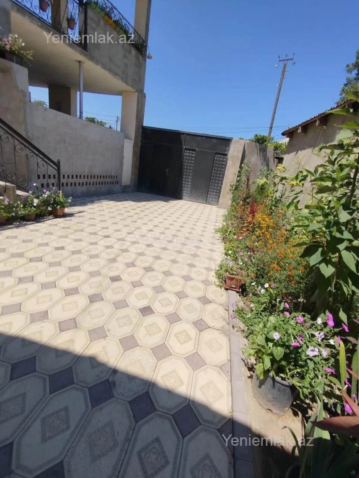 Satılır 13 otaqlı həyət evi 360 m²