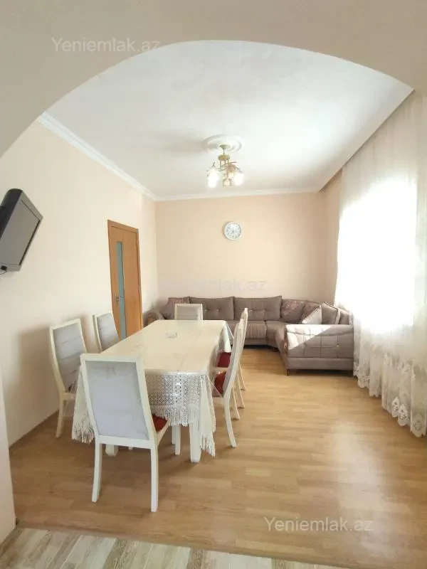 Satılır 13 otaqlı həyət evi 360 m²