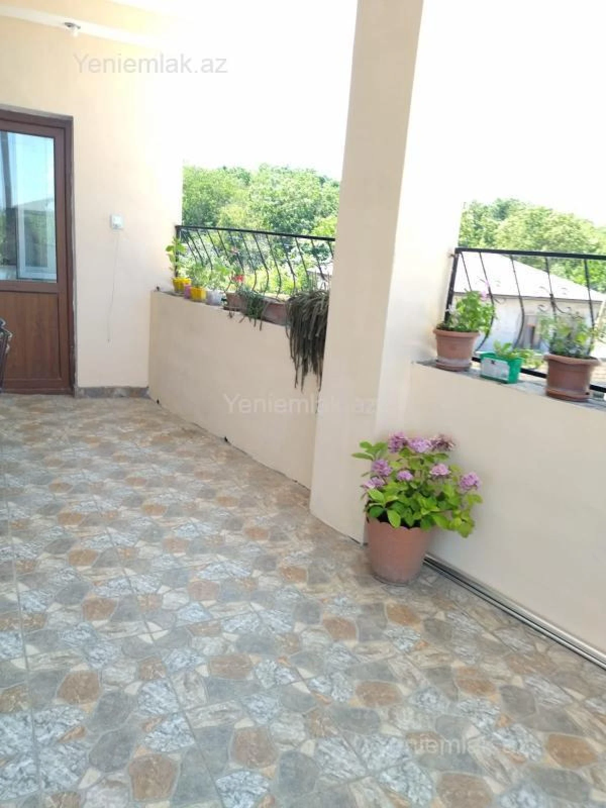 Satılır 13 otaqlı həyət evi 360 m²