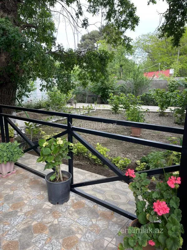 Satılır 13 otaqlı həyət evi 360 m²