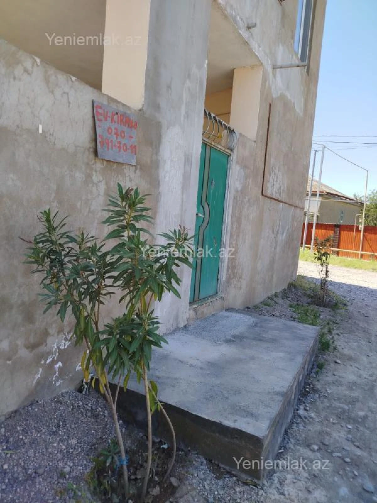 Satılır 13 otaqlı həyət evi 360 m²