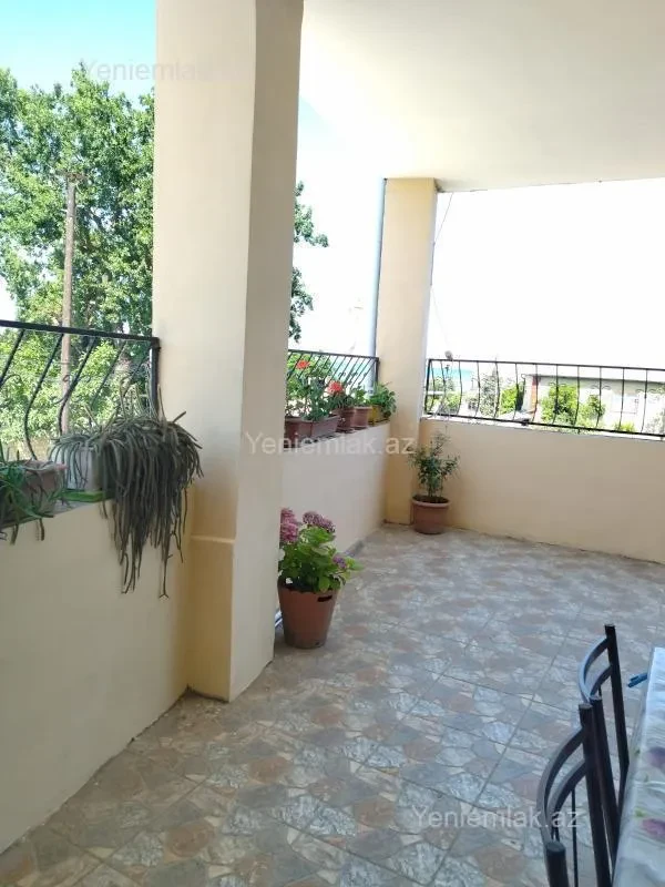 Satılır 13 otaqlı həyət evi 360 m²