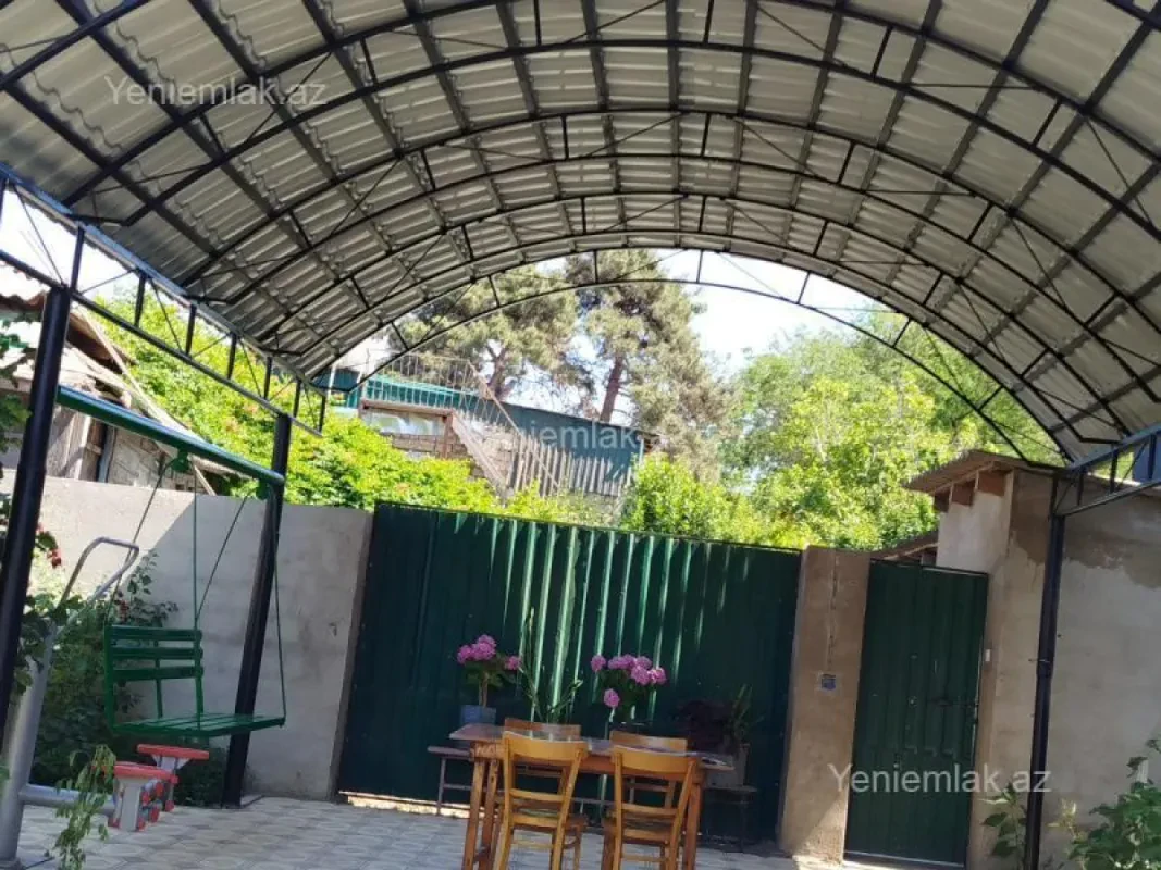 Satılır 13 otaqlı həyət evi 360 m²