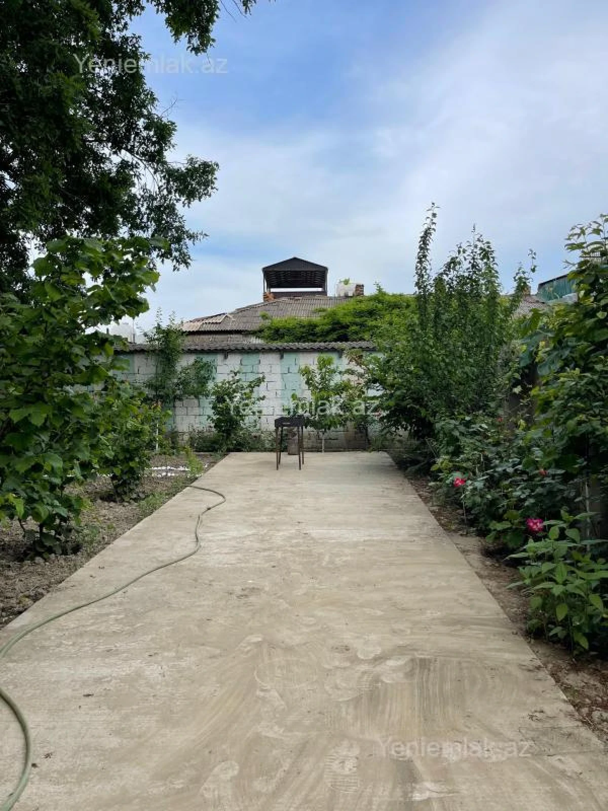 Satılır 13 otaqlı həyət evi 360 m²