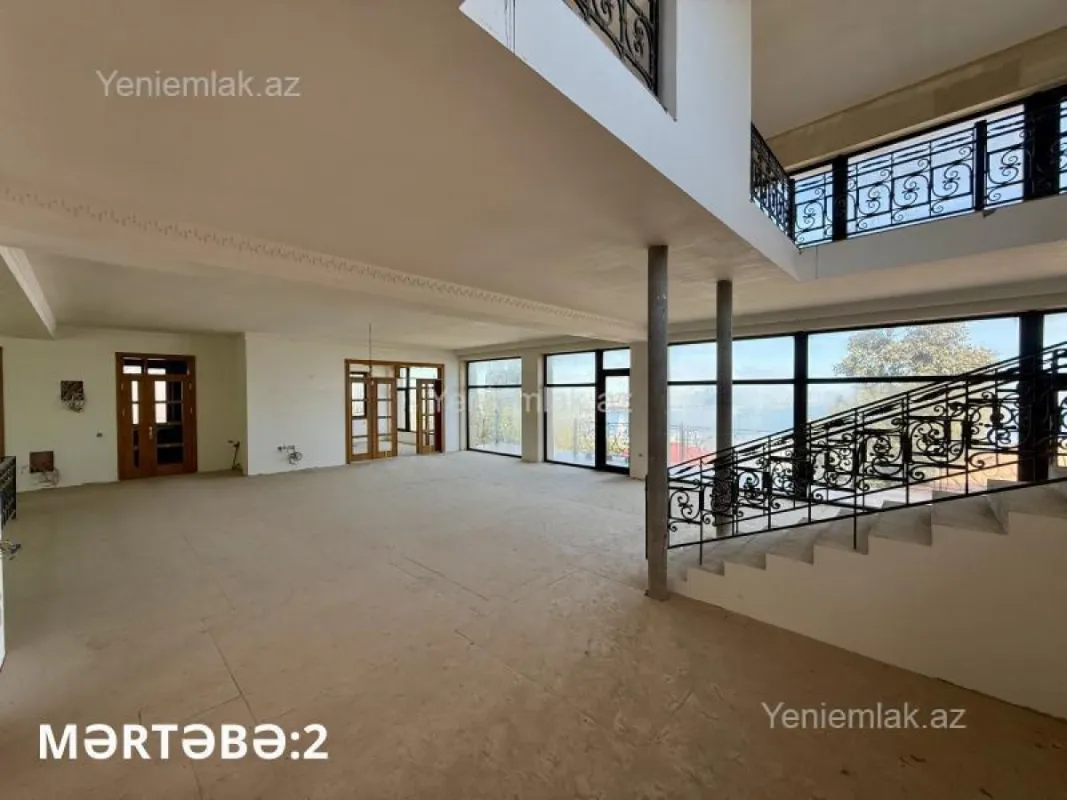 Satılır 9 otaqlı həyət evi 800 m²