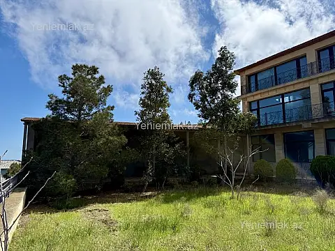 Satılır 9 otaqlı həyət evi 800 m²