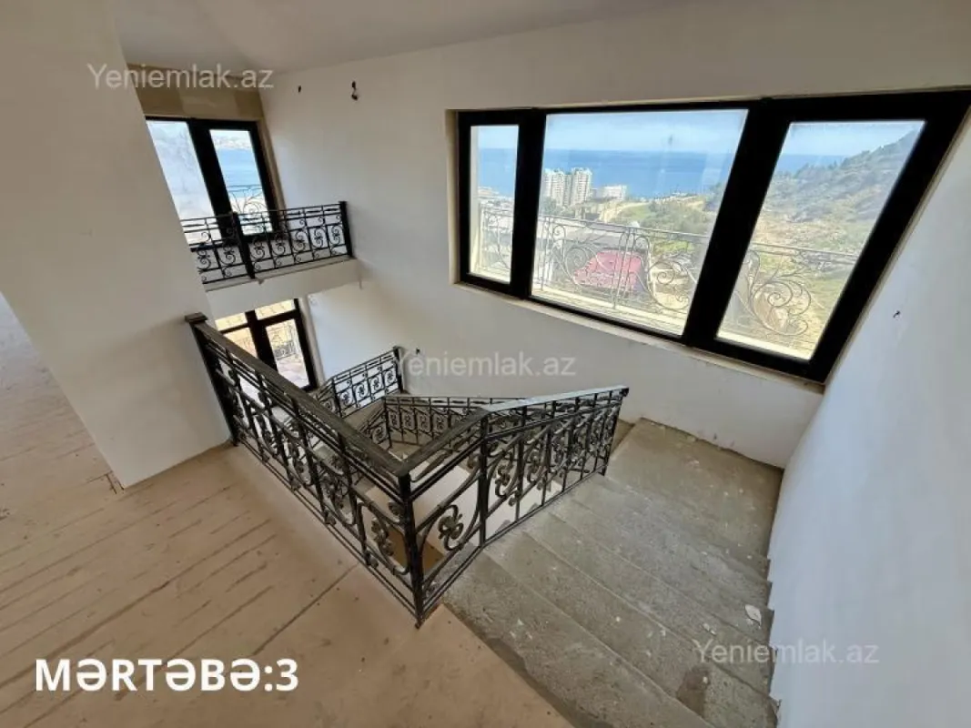 Satılır 9 otaqlı həyət evi 800 m²