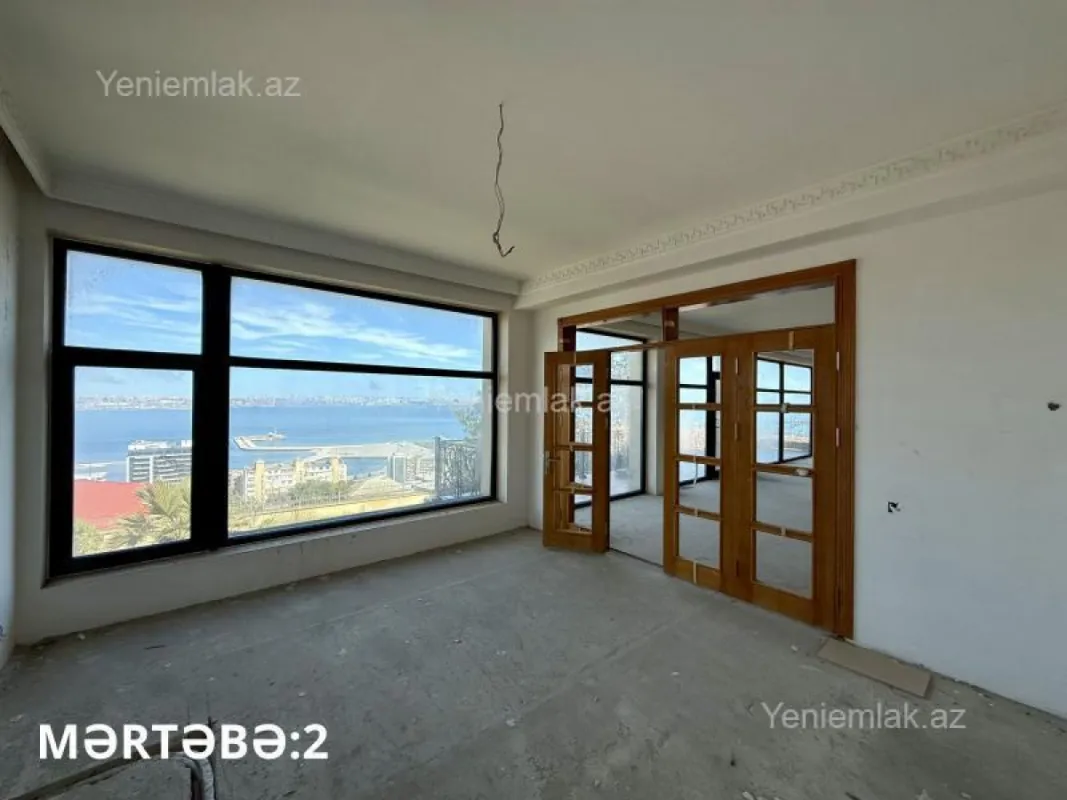 Satılır 9 otaqlı həyət evi 800 m²