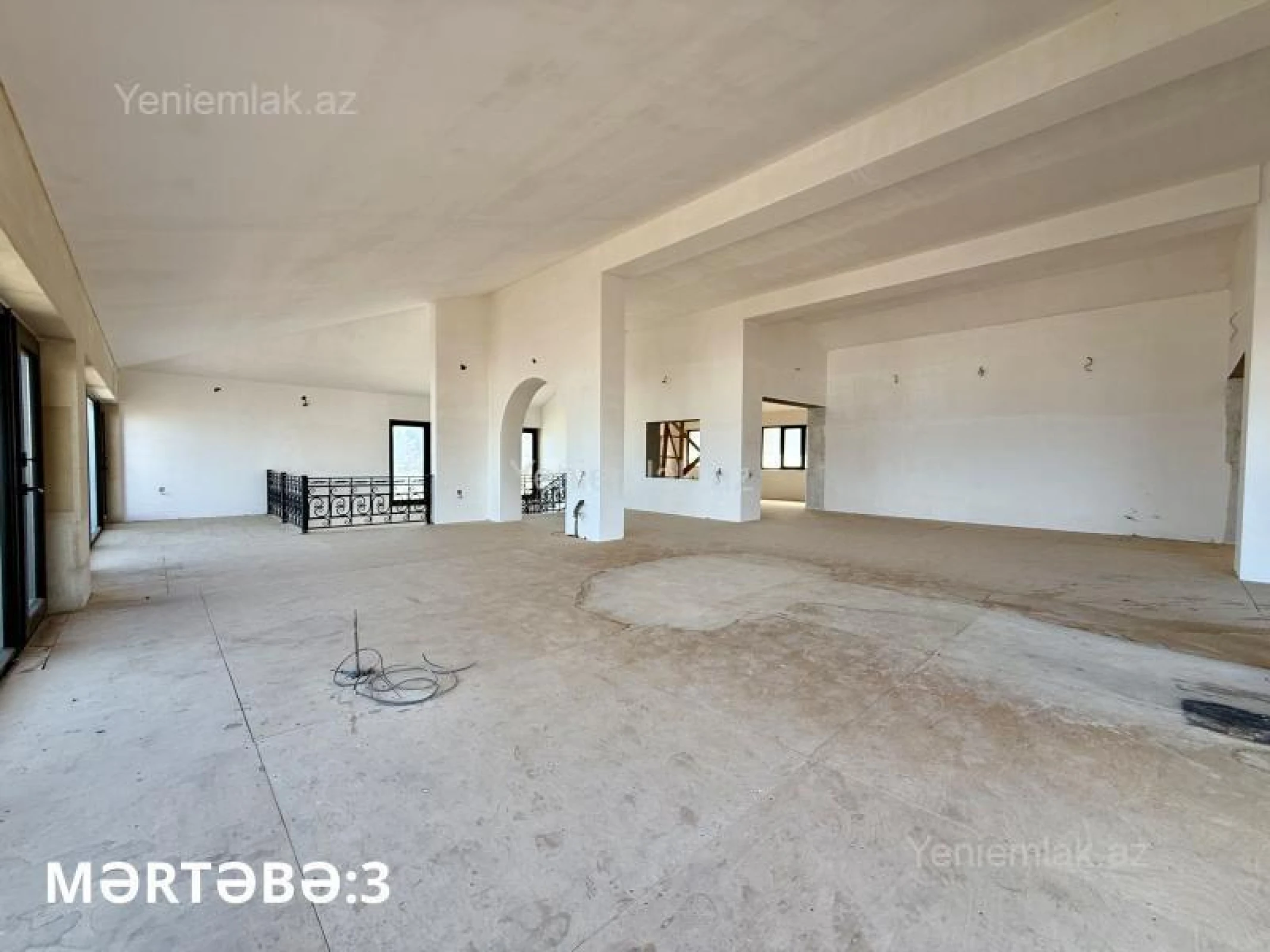 Satılır 9 otaqlı həyət evi 800 m²