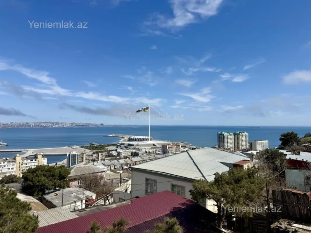 Satılır 9 otaqlı həyət evi 800 m²