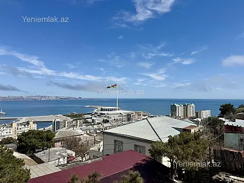 Satılır 9 otaqlı həyət evi 800 m²