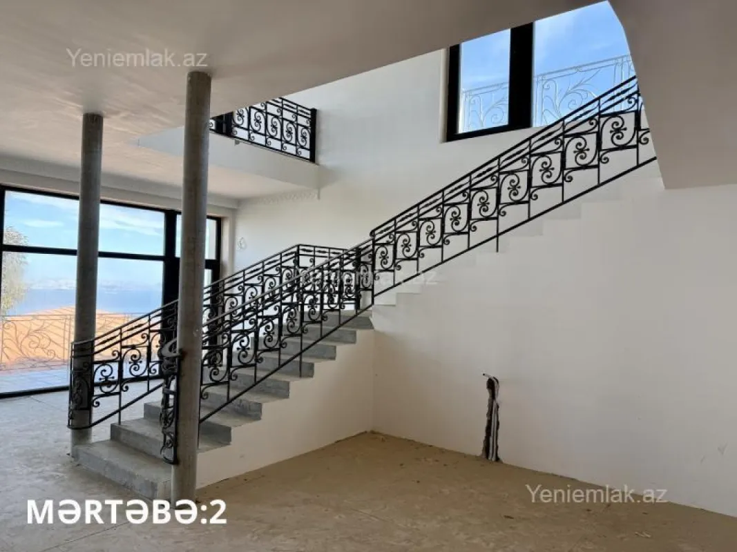 Satılır 9 otaqlı həyət evi 800 m²