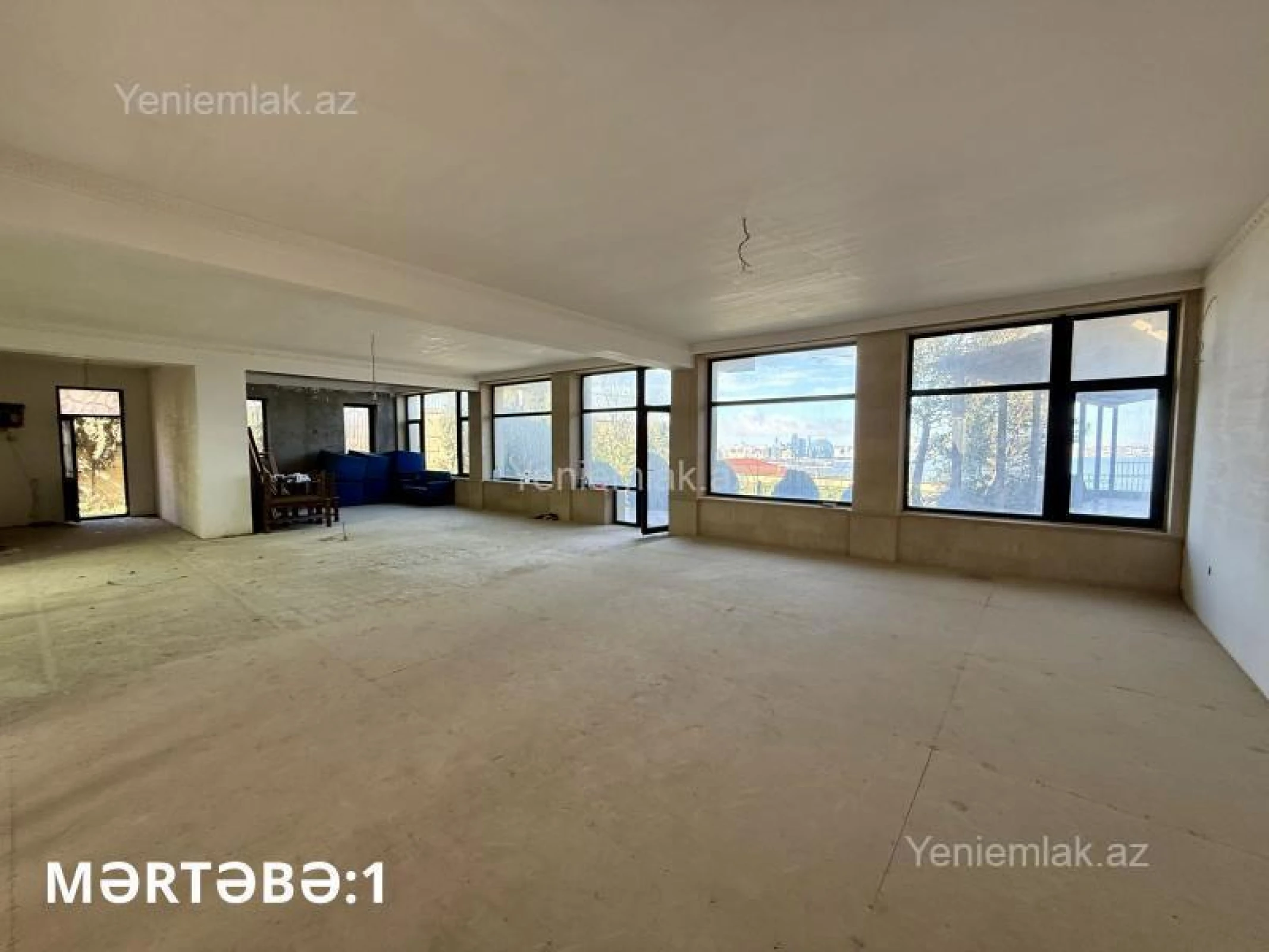 Satılır 9 otaqlı həyət evi 800 m²