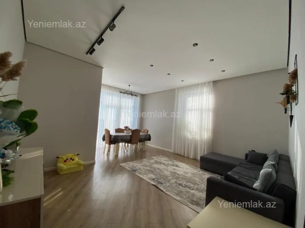 Satılır 6 otaqlı həyət evi 250 m²