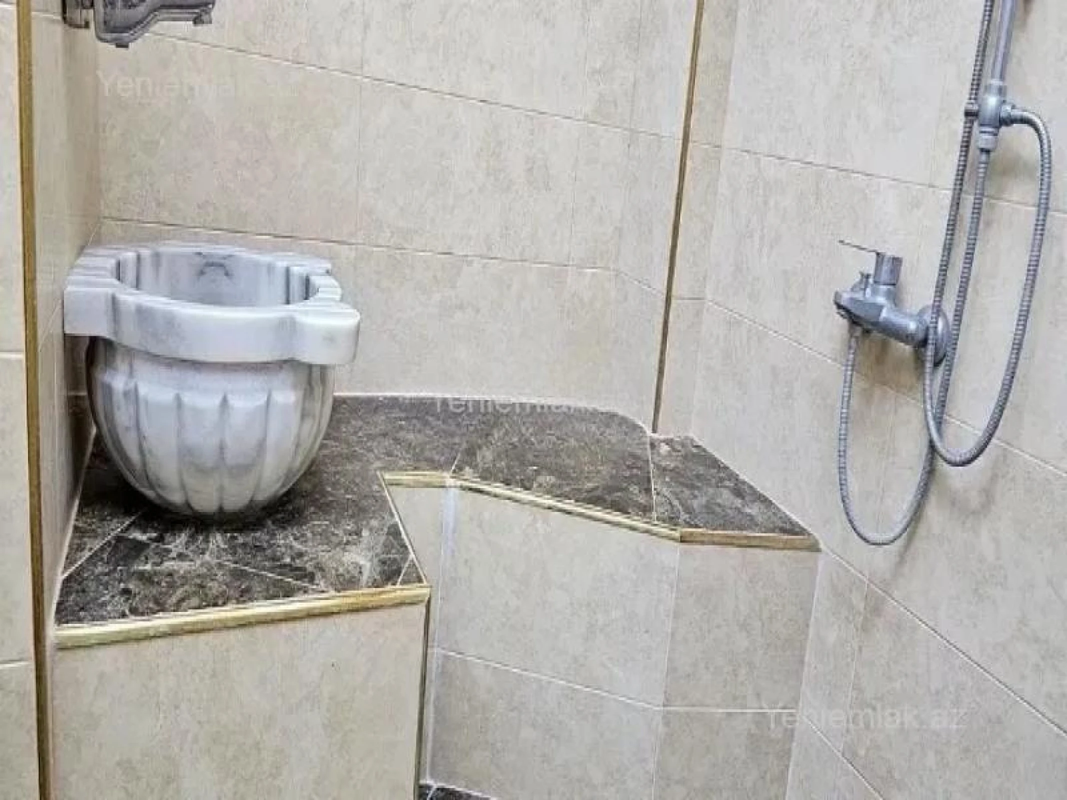 Satılır 3 otaqlı yeni tikili 125 m²