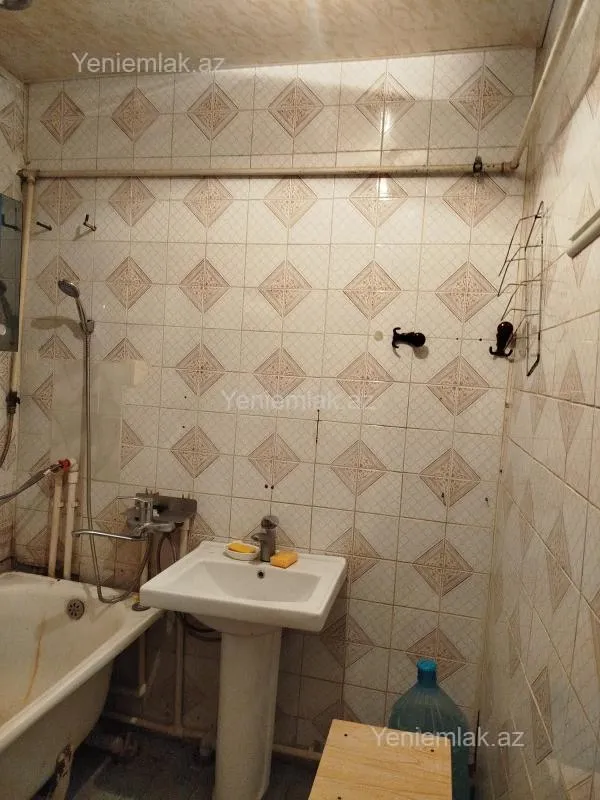 Satılır 2 otaqlı köhnə tikili 55 m²