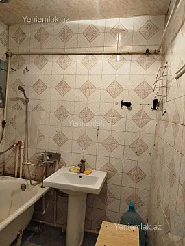 Satılır 2 otaqlı köhnə tikili 55 m²