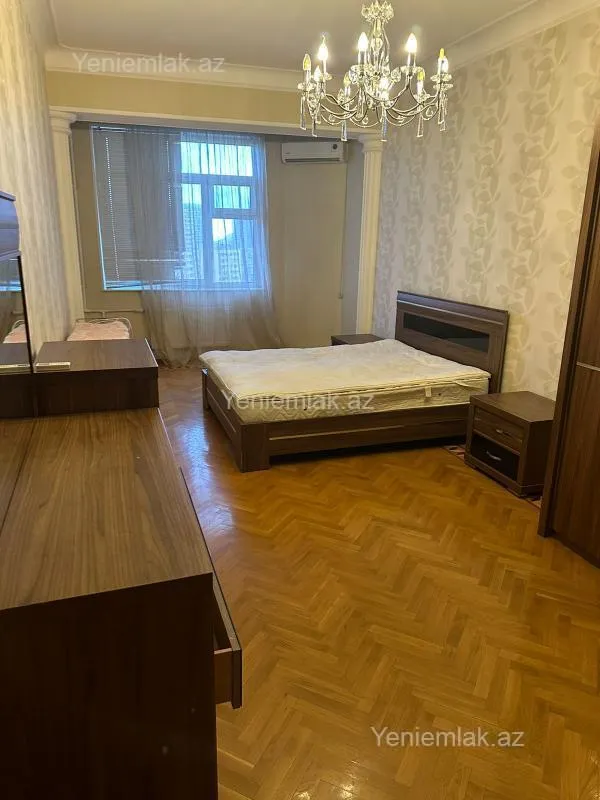 Satılır 3 otaqlı yeni tikili 180 m²