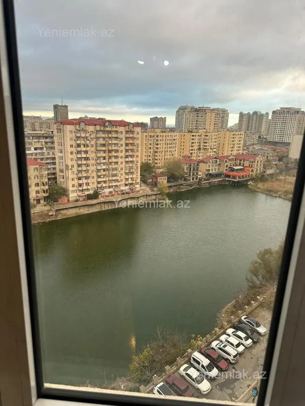 Satılır 3 otaqlı yeni tikili 180 m²