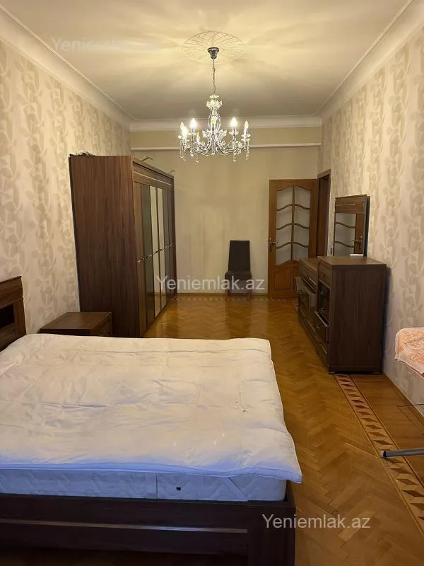 Satılır 3 otaqlı yeni tikili 180 m²