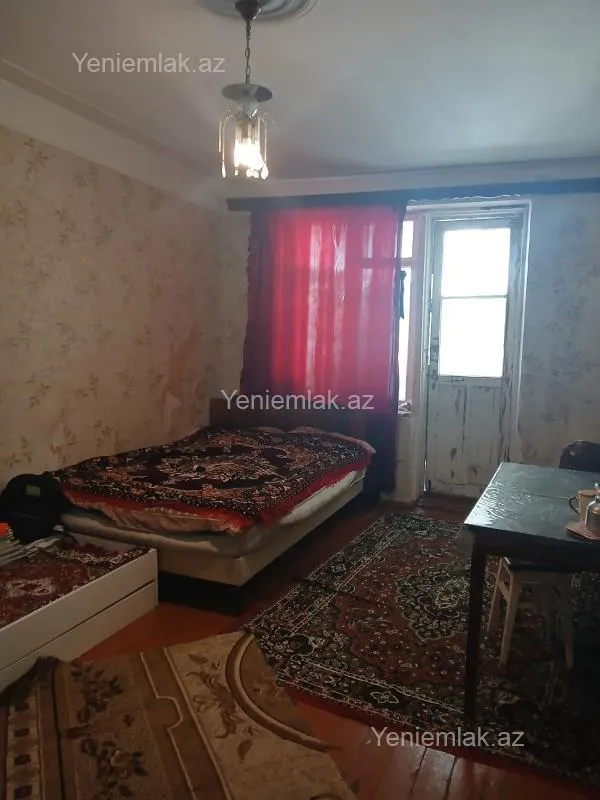 Satılır 1 otaqlı köhnə tikili 35 m²