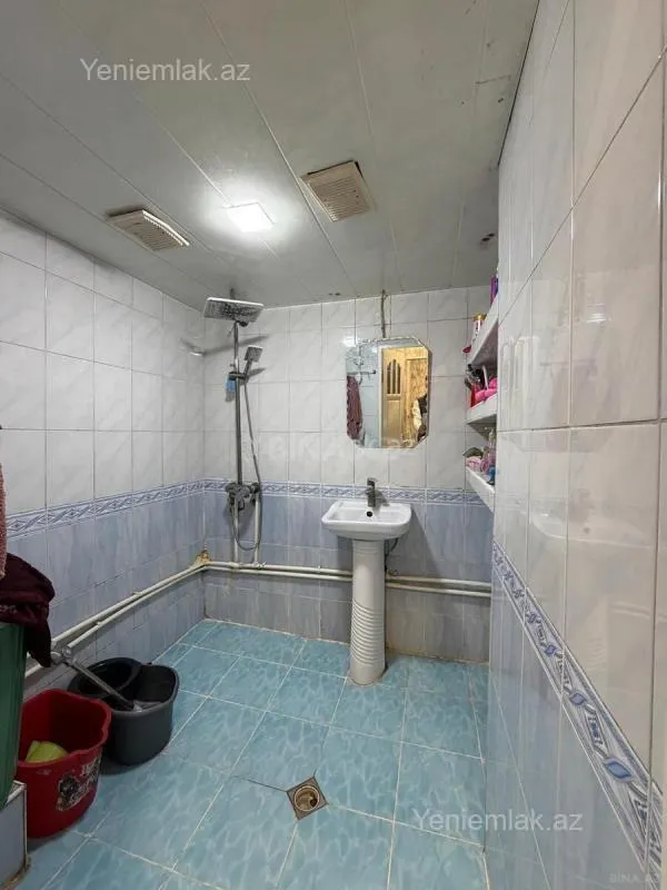 Satılır 4 otaqlı köhnə tikili 70 m²