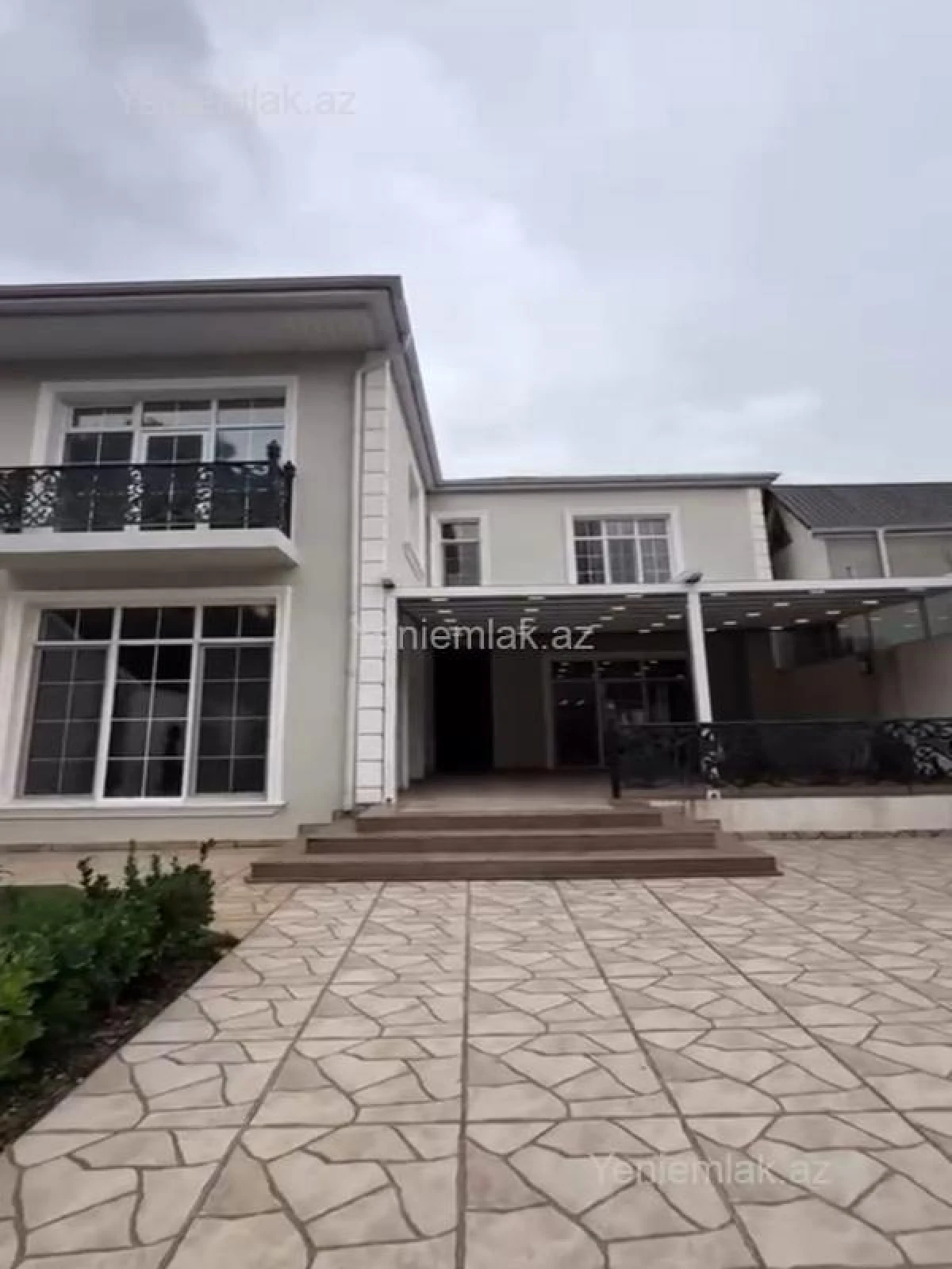 Satılır 6 otaqlı həyət evi 350 m²