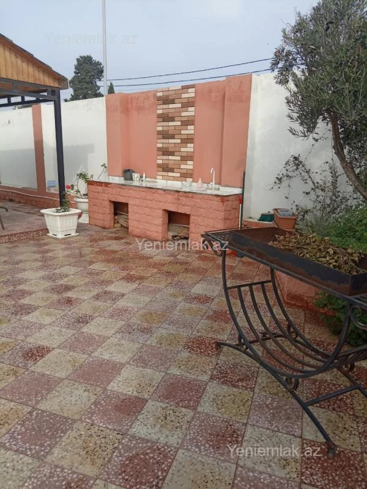 Satılır 6 otaqlı obyekt 300 m²